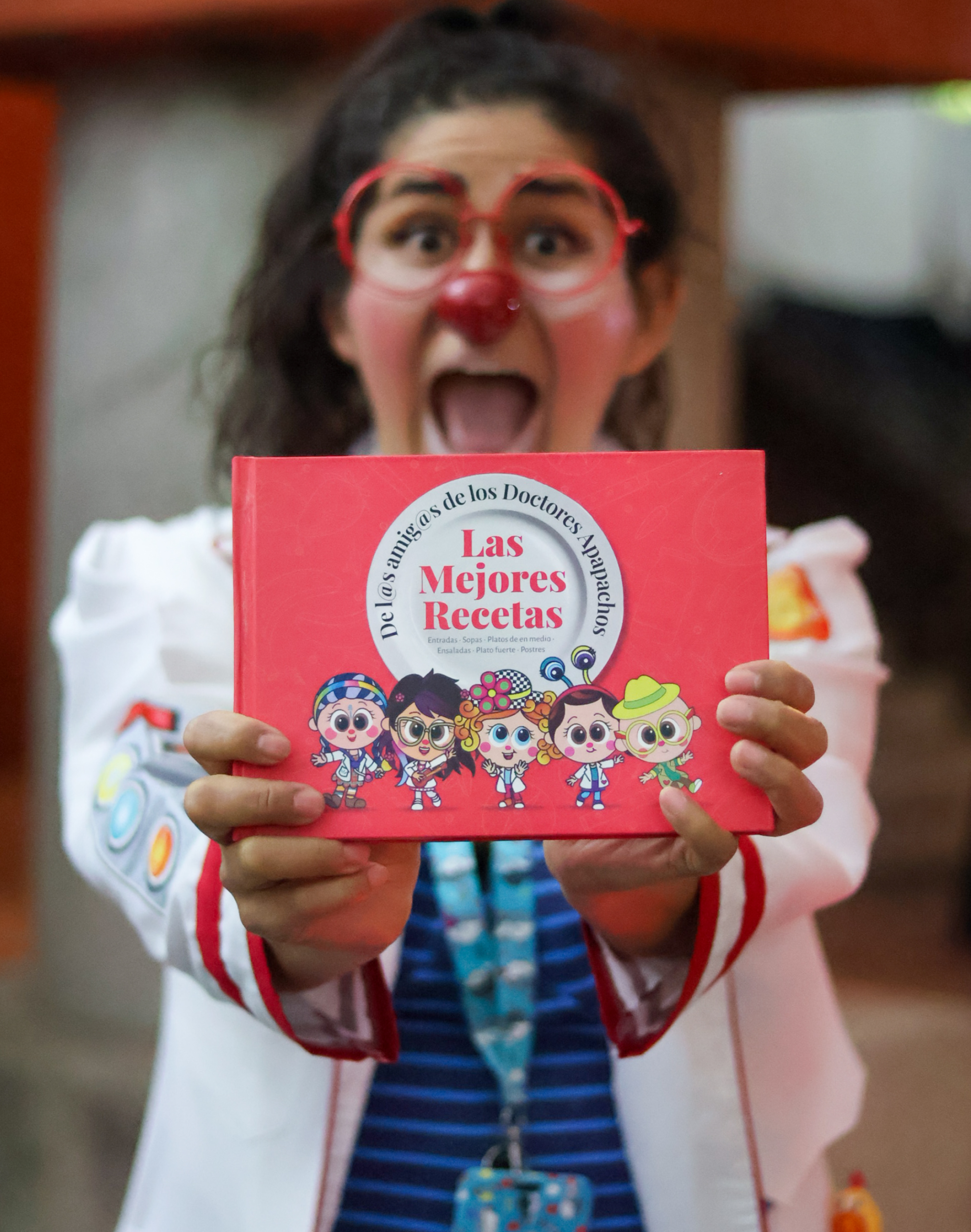 Libro "Las Mejores Recetas De l@s Amig@s de los Doctores Apapachos"